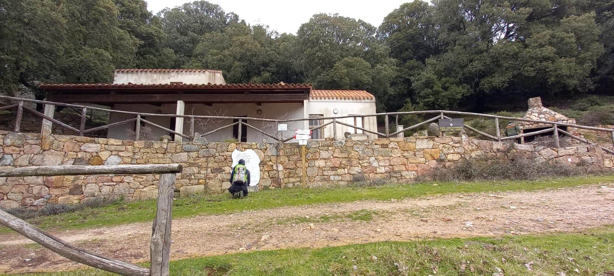 Ovile linas, frecce dei sentieri 115 e 112