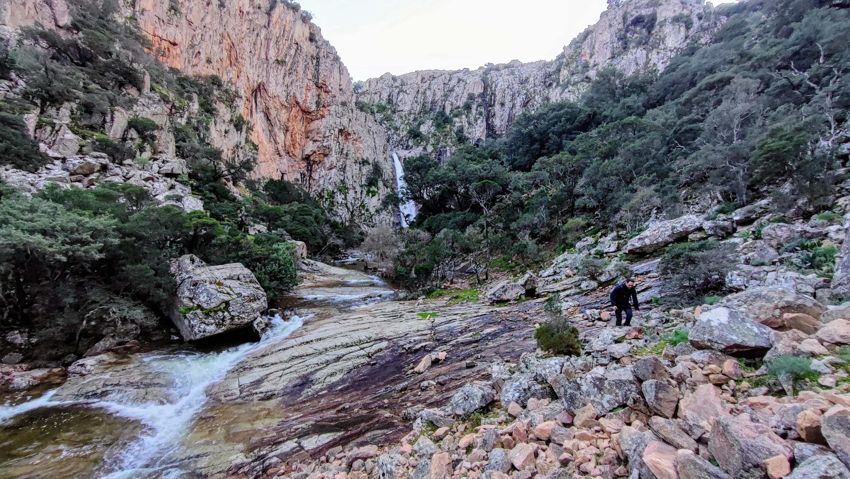 Cascata piscina Irgas