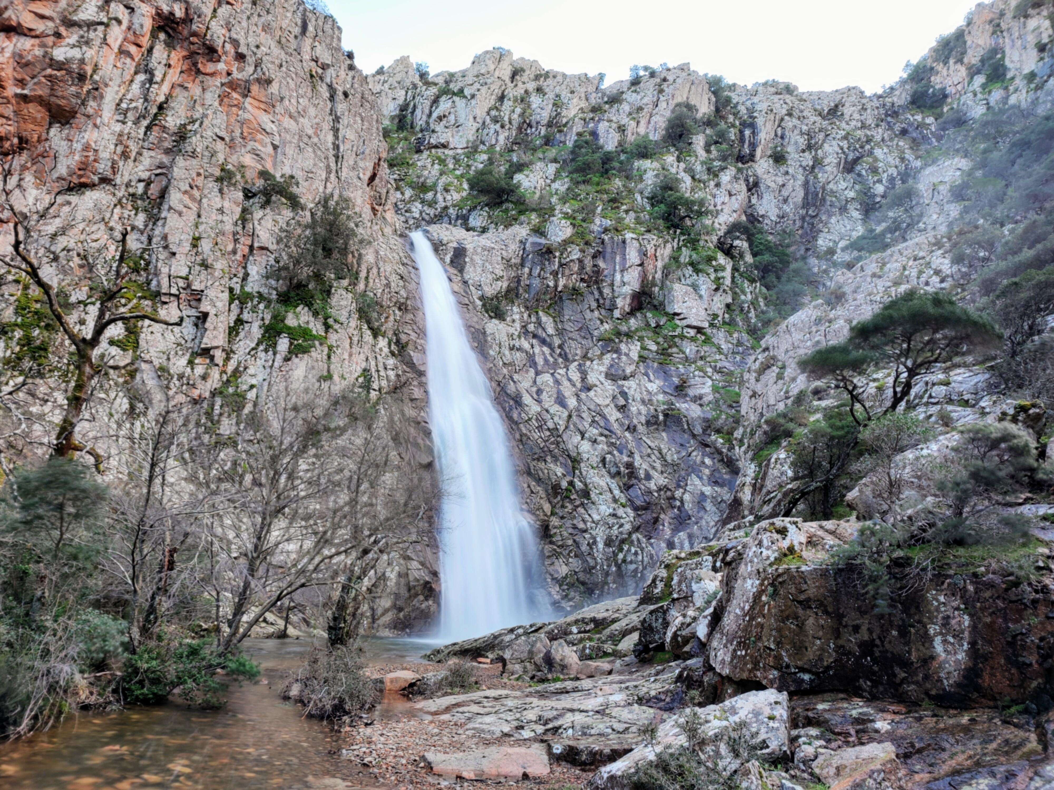 Cascata piscina Irgas