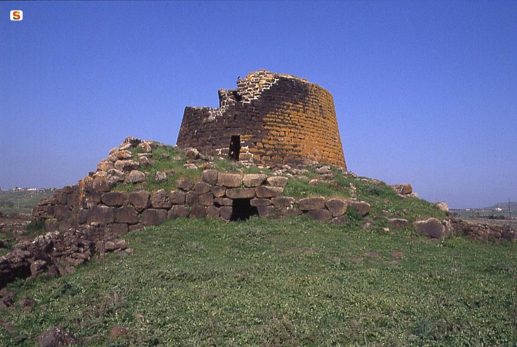 Giave, nuraghe Oes