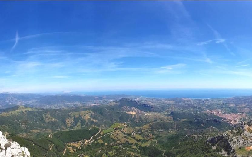 Veduta dal Monte Albo verso La Caletta e  l'isola di Tavolara