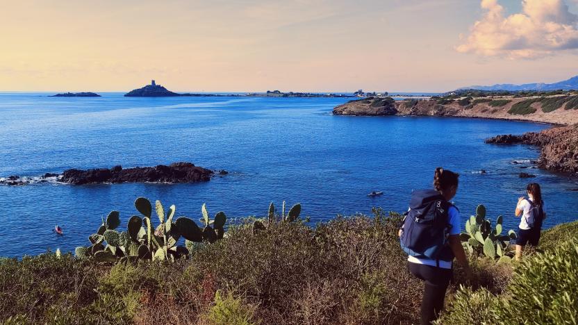 Cammino S.Efisio, il tratto costiero di Pula tra Foxi e Guventeddu, nello sfondo  Torre e Isola del Coltellazzo