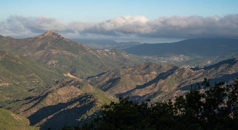 Vista verso la vallata di Pinn'e Perda (336A).jpg