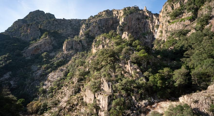 La cascata di Muru Mannu vista dalla parte più tecnica del sentiero