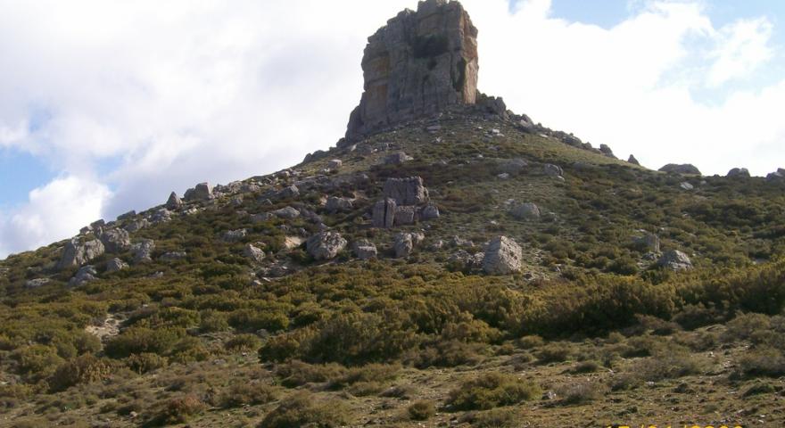 Perda Liana vista dal sentiero Genna Filigi (Anello Perda Liana)