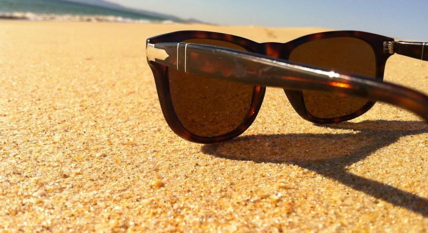 Sotto il sole...consigli utili! Gli occhiali da sole: una buona soluzione per proteggersi dal sole