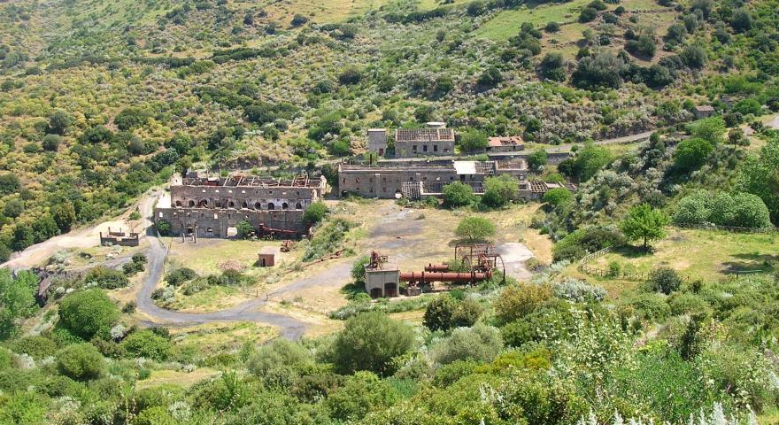 Edifici minerari. La fonderia foto di Sandro Arcais