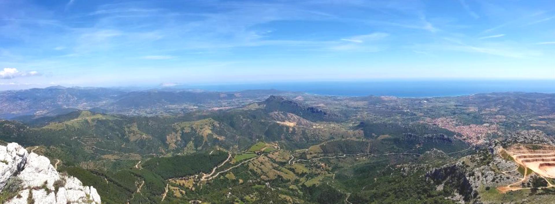 Veduta dal Monte Albo verso La Caletta e  l'isola di Tavolara