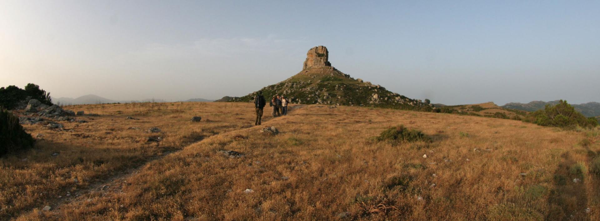 Sentiero verso il Monumento Naturale Perda 'e Liana