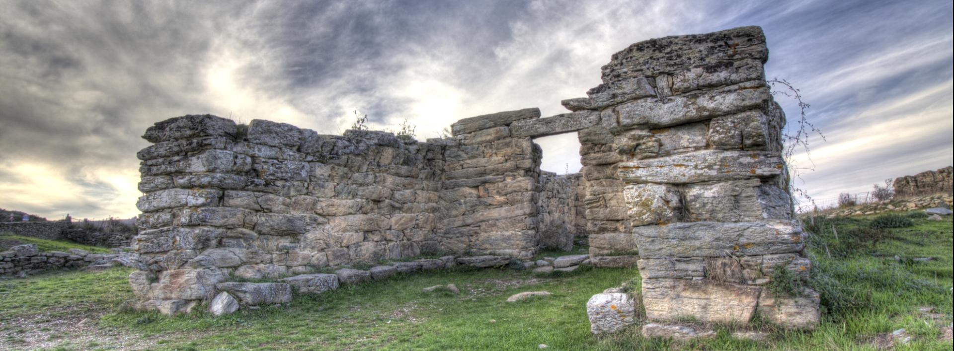 Tempio a megaron, sa domu de Orgia - Esterzili