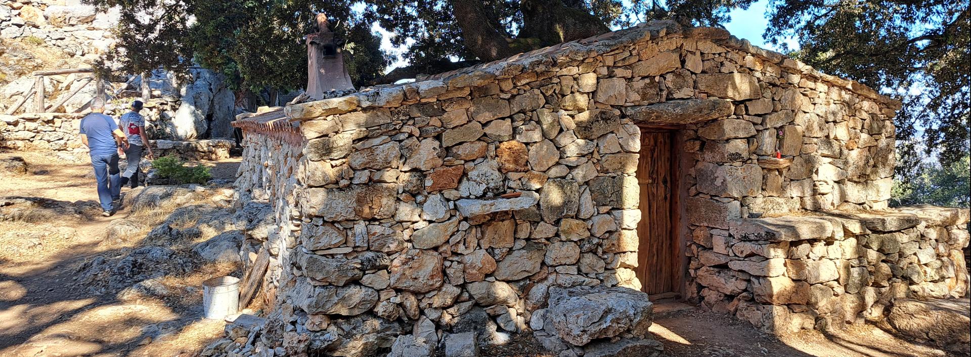 Bivacco Tuones - antico ovile, Oliena