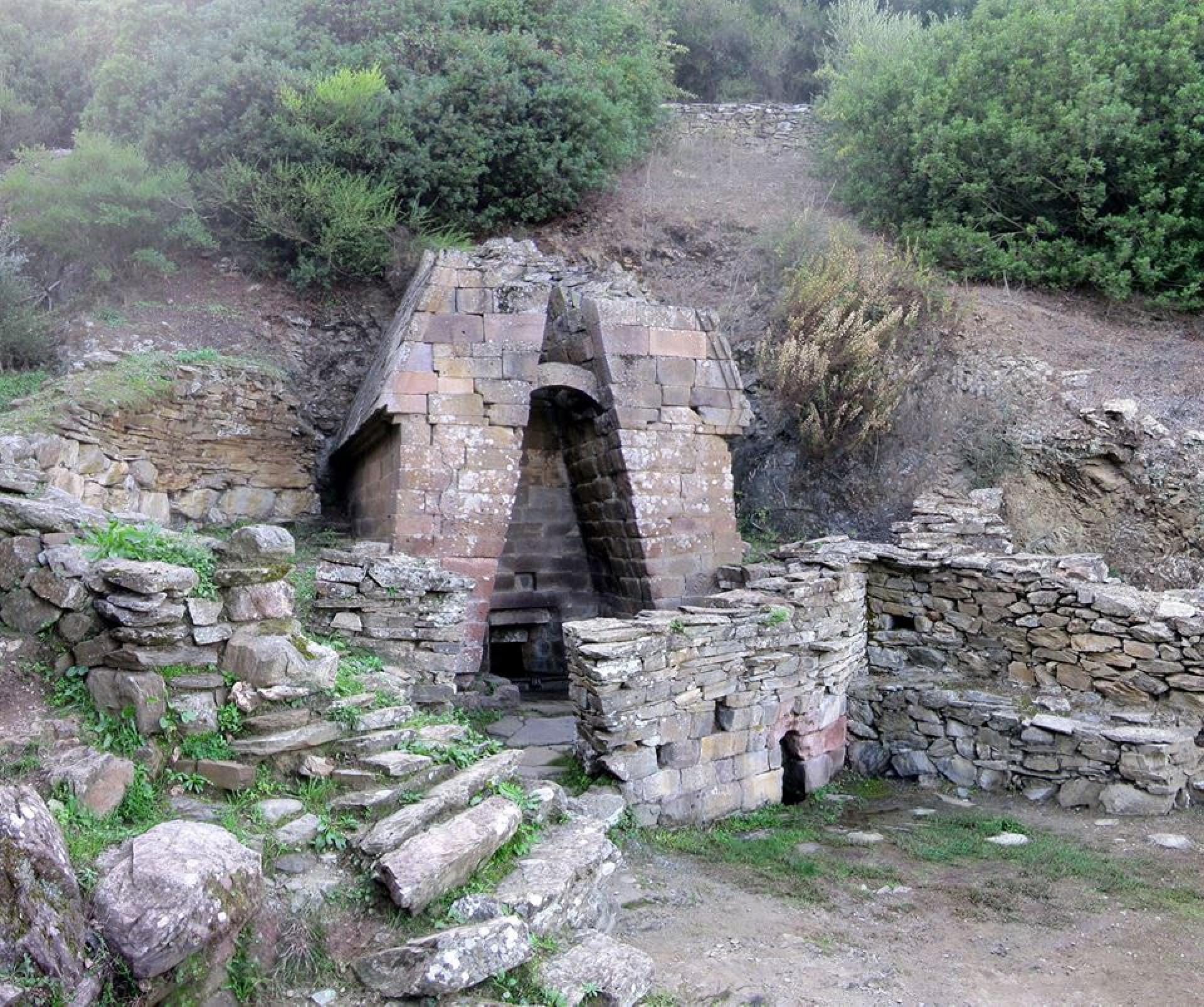 Fonte sacra Su Tempiesu, Orune