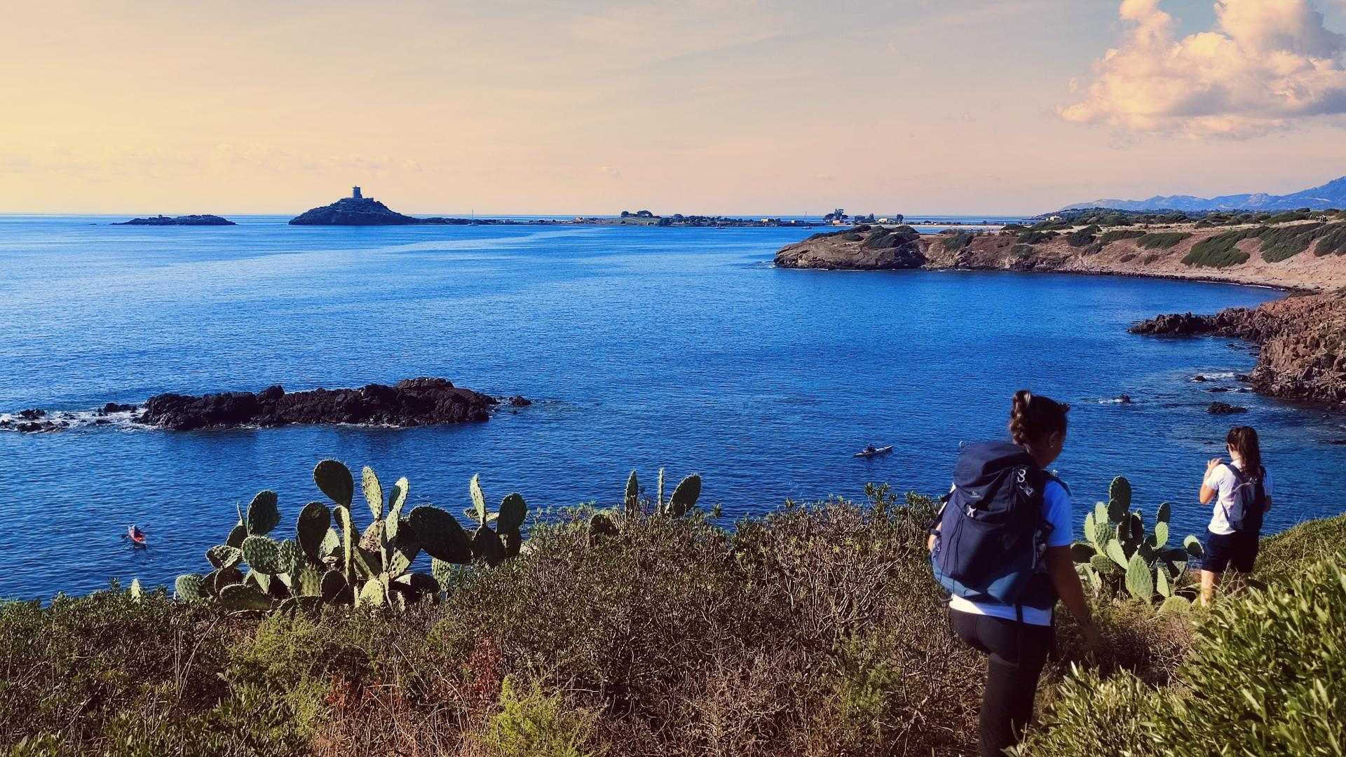 Cammino S.Efisio, il tratto costiero di Pula tra Foxi e Guventeddu, nello sfondo  Torre e Isola del Coltellazzo