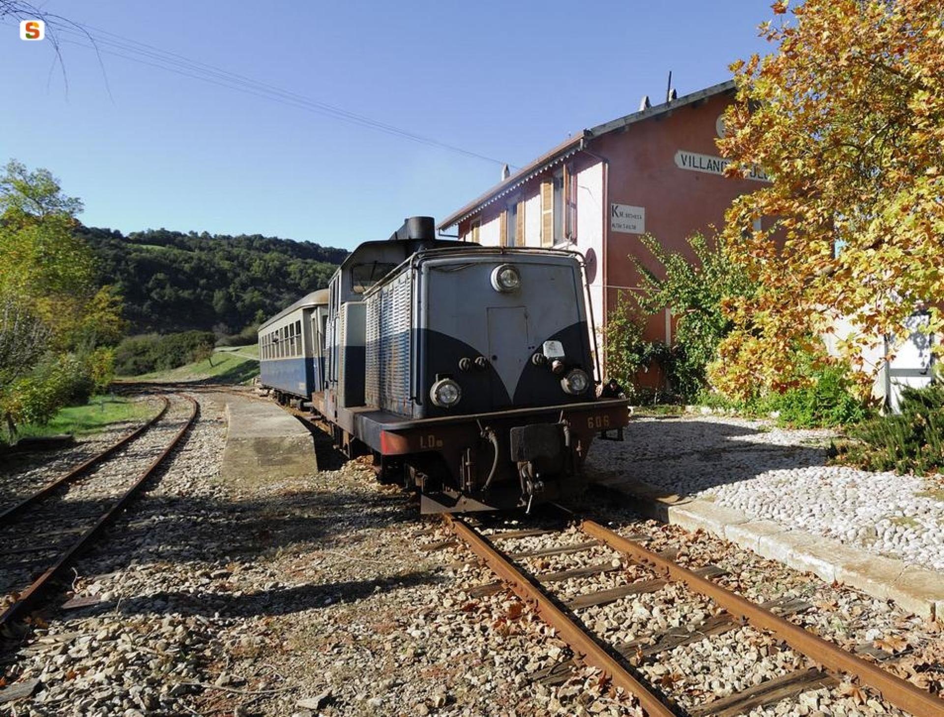 Trenino verde a Villanovatulo.jpg