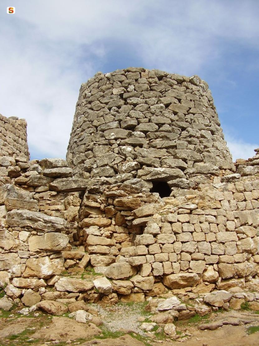 Osini, nuraghe Serbissi.jpg