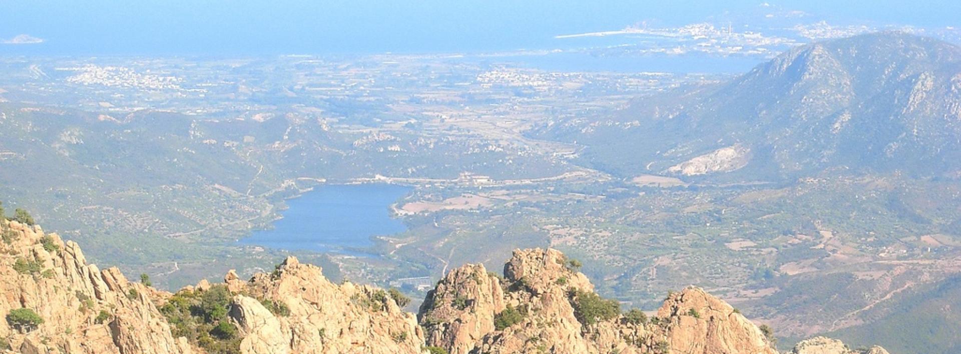 Veduta verso Arbatax  dai monti intorno a Villagrande Strisaili